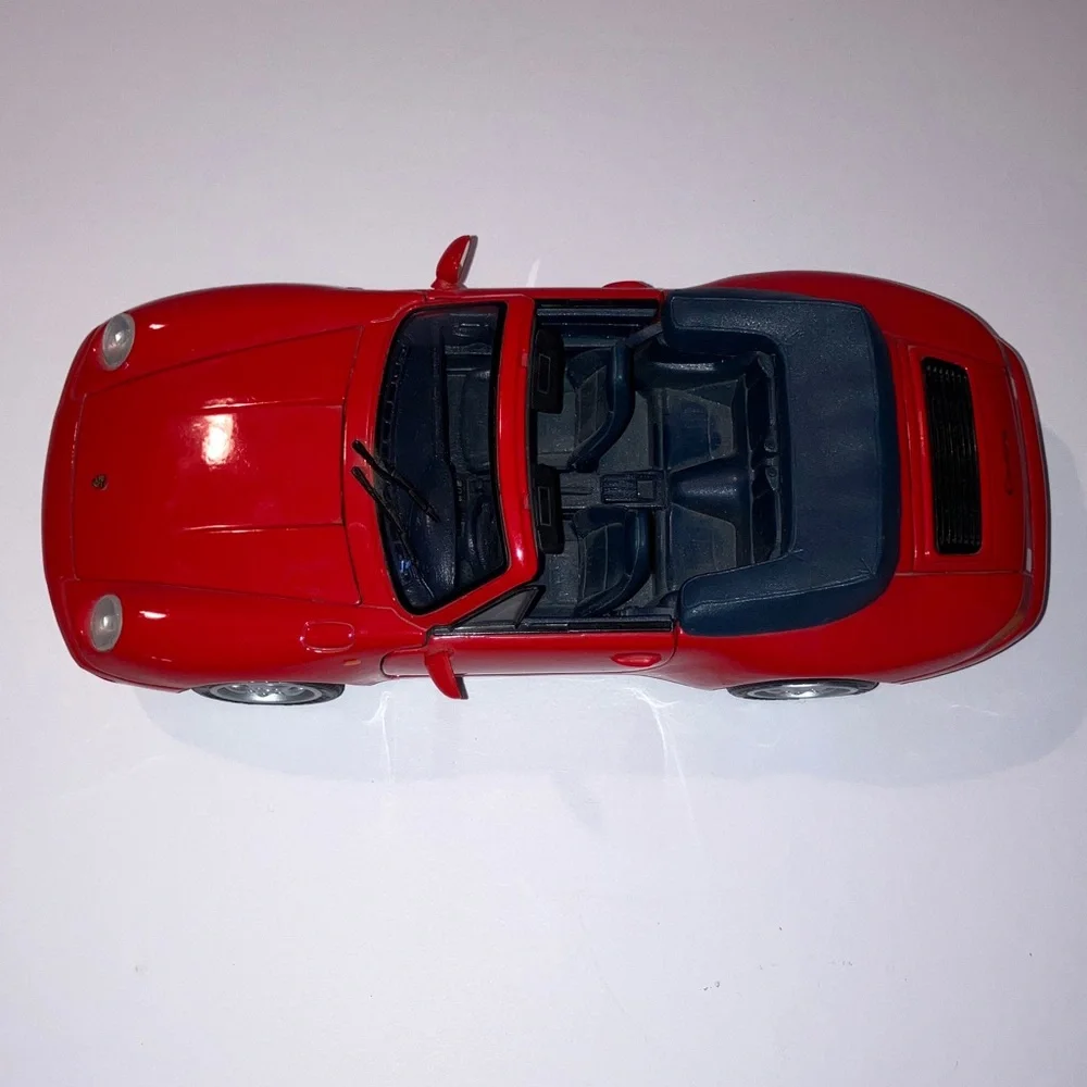 1994‎ Porsche 911 Carrera Cabriolet Scale 1/18